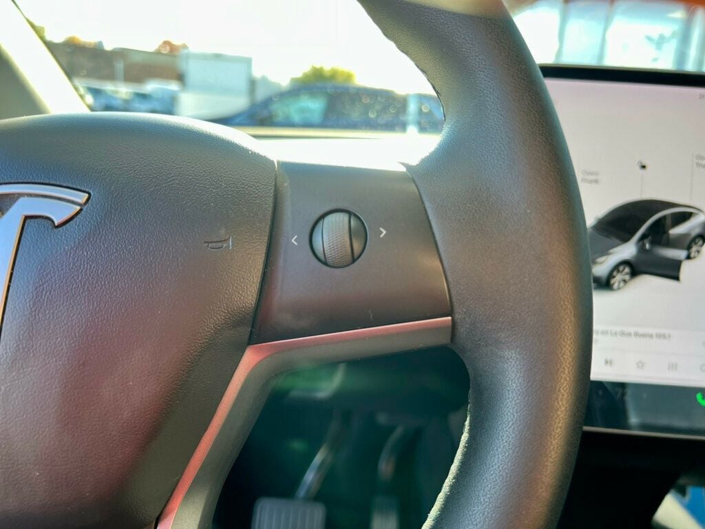 2021 Tesla Model Y Long Range AWD - 22930403 - 17