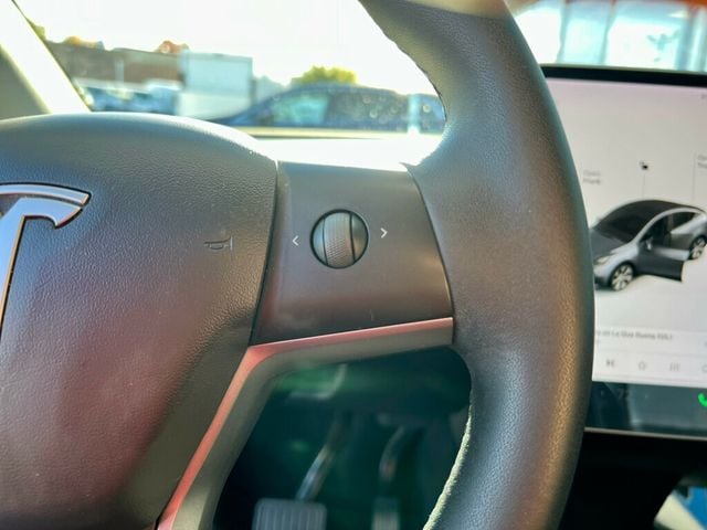 2021 Tesla Model Y Long Range AWD - 22930403 - 17