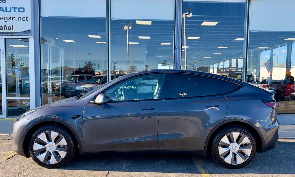 2021 Tesla Model Y Long Range AWD - 22930403 - 35