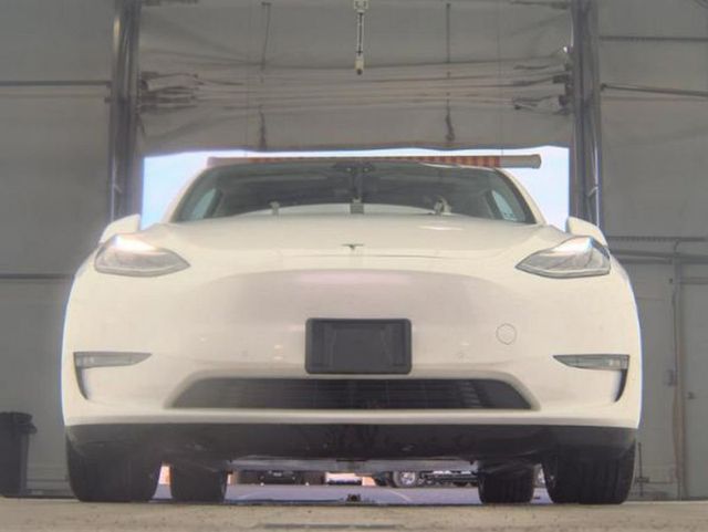 2021 Tesla Model Y Long Range AWD - 22962329 - 3