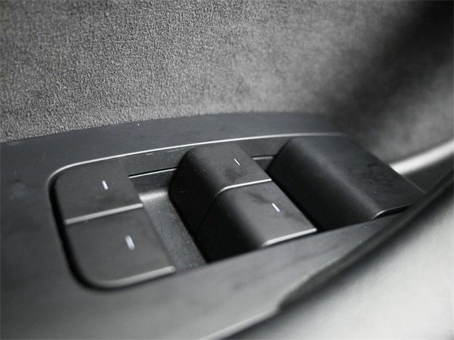 2021 Tesla Model Y Long Range AWD - 22957365 - 23