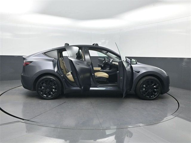 2021 Tesla Model Y Long Range AWD - 22957365 - 32
