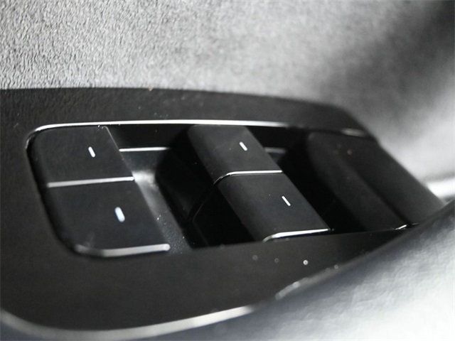 2021 Tesla Model Y Long Range AWD - 22976325 - 25