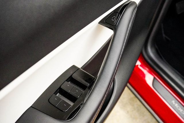 2021 Tesla Model Y Long Range AWD - 22985823 - 32