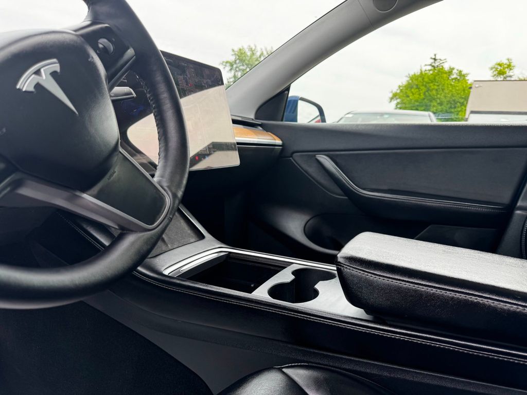 2021 Tesla Model Y Long Range AWD - 23032418 - 9