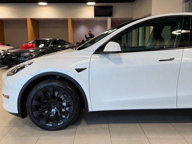 2021 Tesla Model Y Long Range AWD - 22995792 - 9