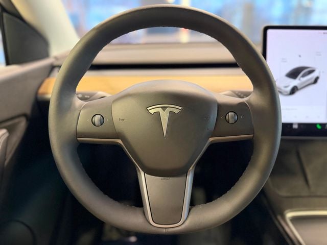 2021 Tesla Model Y Long Range AWD - 22995792 - 25