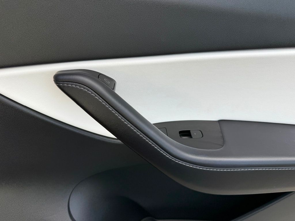2021 Tesla Model Y Long Range photo 29