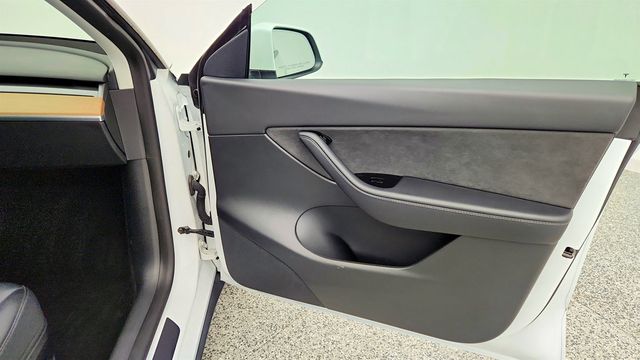 2021 Tesla Model Y Long Range AWD - 23016298 - 29
