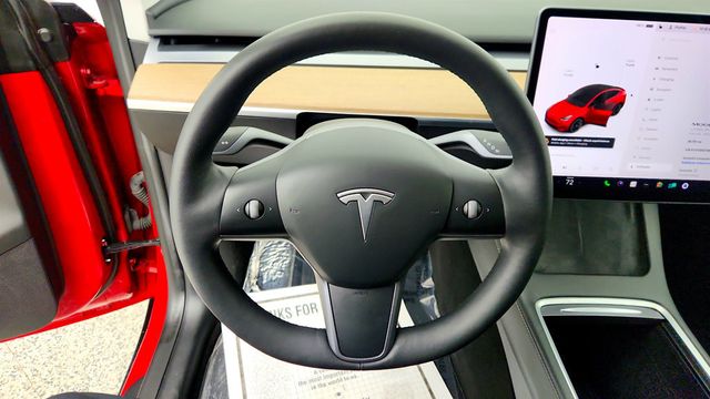 2021 Tesla Model Y Long Range AWD w/ 20'' Wheels, 15'' Touchscreen & Panoramic Roof - 22997422 - 12