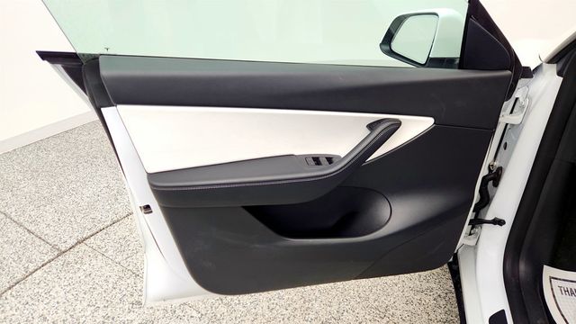 2021 Tesla Model Y Long Range AWD w/ 7 Seat White & Black Premium Interior - 23003593 - 10