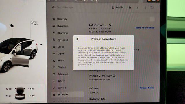 2021 Tesla Model Y Long Range AWD w/ 7 Seat White & Black Premium Interior - 23003593 - 17