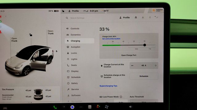 2021 Tesla Model Y Long Range AWD w/ 7 Seat White & Black Premium Interior - 23003593 - 18
