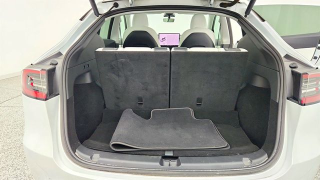 2021 Tesla Model Y Long Range AWD w/ 7 Seat White & Black Premium Interior - 23003593 - 26