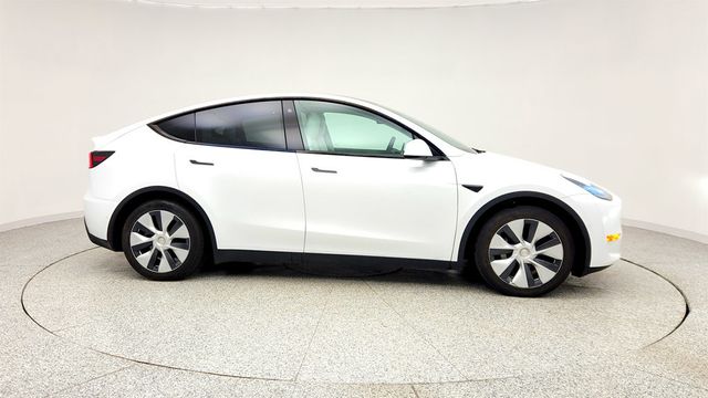 2021 Tesla Model Y Long Range AWD w/ 7 Seat White & Black Premium Interior - 23003593 - 3
