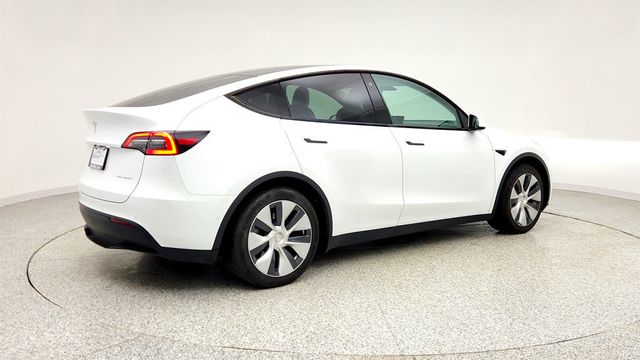 2021 Tesla Model Y Long Range AWD w/ 7 Seat White & Black Premium Interior - 23003593 - 4