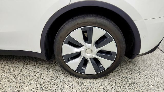 2021 Tesla Model Y Long Range AWD w/ 7 Seat White & Black Premium Interior - 23003593 - 8