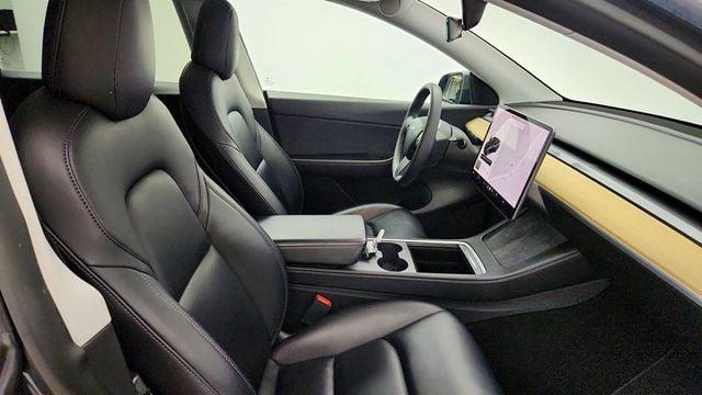 2021 Tesla Model Y Long Range AWD w/ Acceleration Boost - 23056231 - 28