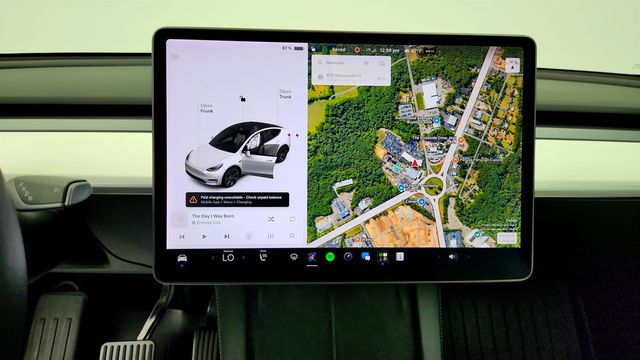 2021 Tesla Model Y Long Range AWD w/ Acceleration Boost & Premium Interior - 23076134 - 24