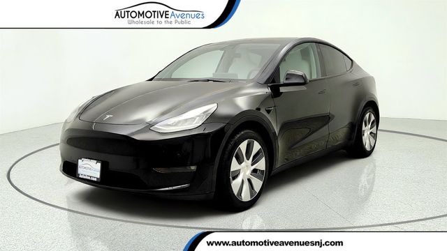 2021 Tesla Model Y Long Range AWD w/ White/Black 7-Seat Interior - 23061679 - 0