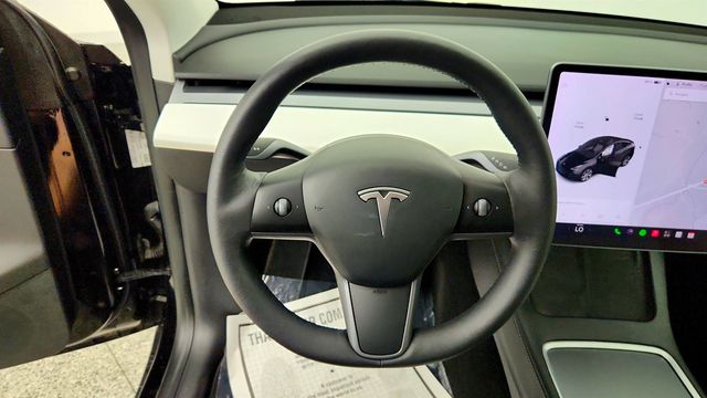 2021 Tesla Model Y Long Range AWD w/ White/Black 7-Seat Interior - 23061679 - 12