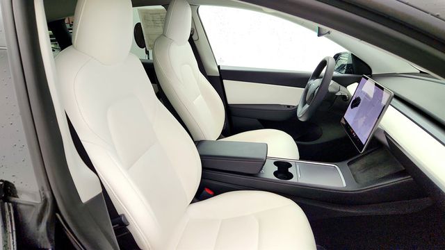 2021 Tesla Model Y Long Range AWD w/ White/Black 7-Seat Interior - 23061679 - 29