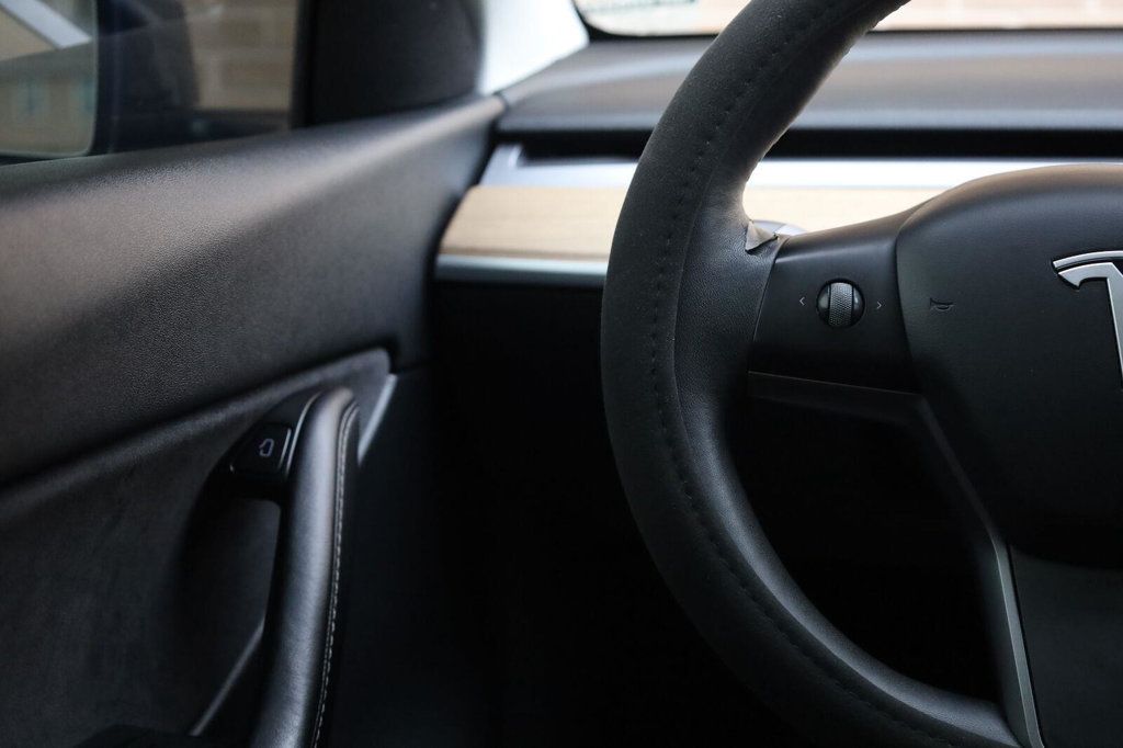 Tesla Model Y photo 31