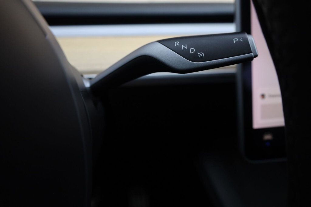 Tesla Model Y photo 34