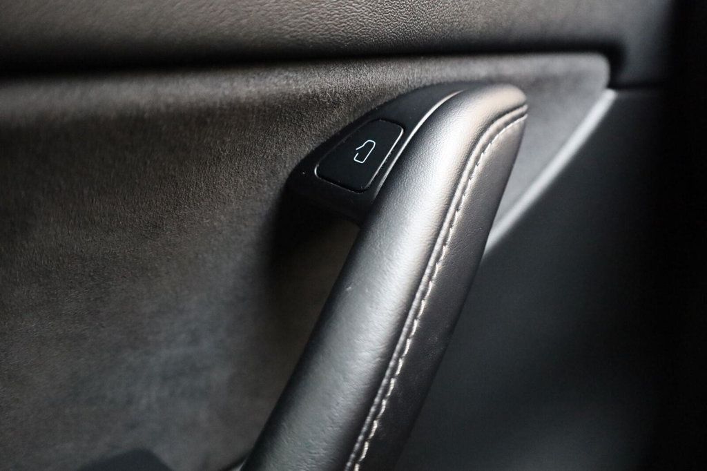 Tesla Model Y photo 35