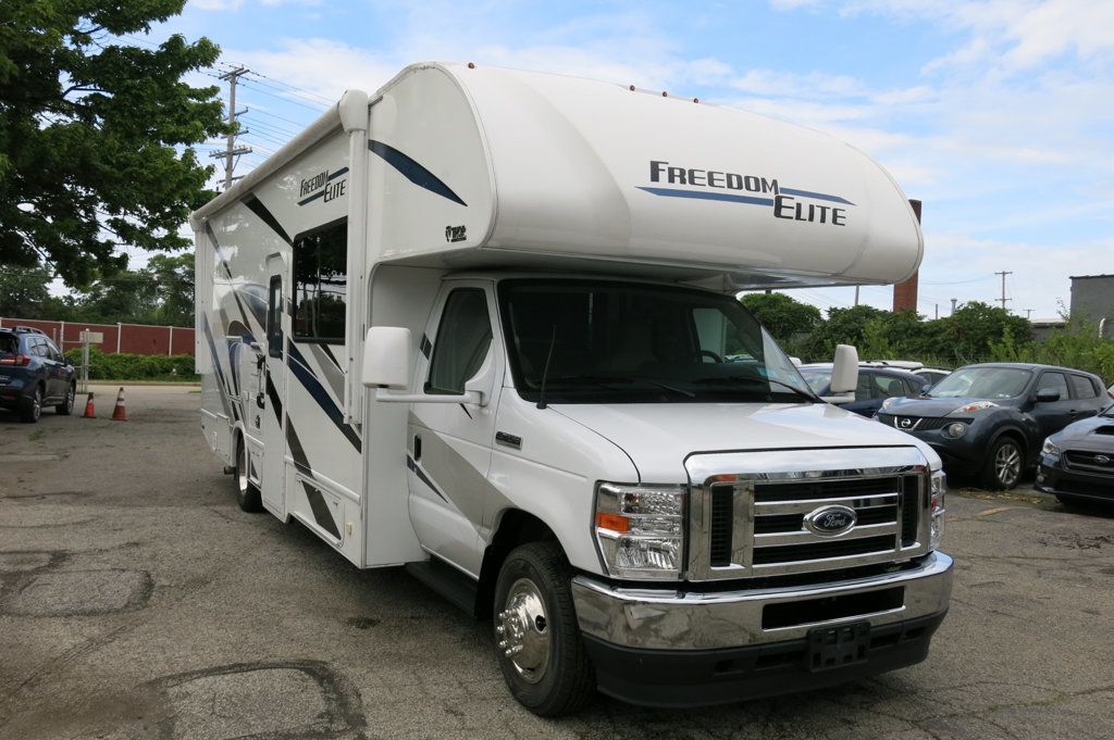 2021 Ford E-450 photo 2