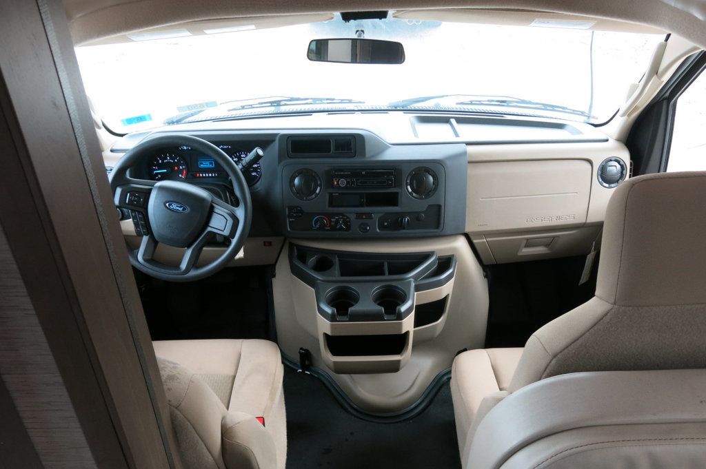 2021 Ford E-450 photo 14