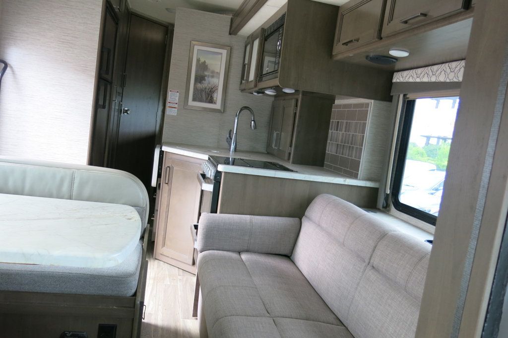 2021 Ford E-450 photo 15