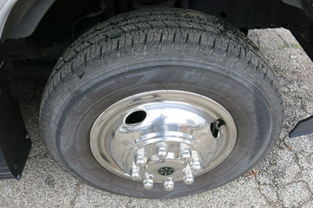 2021 Ford E-450 photo 16