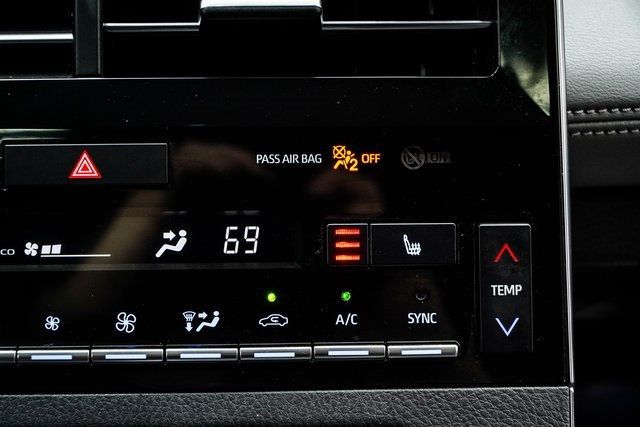 2021 Toyota Avalon Hybrid XLE FWD - 22947520 - 19