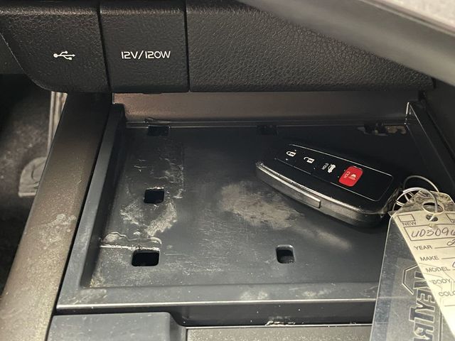 2021 Toyota Camry Hybrid LE CVT - 22942121 - 28