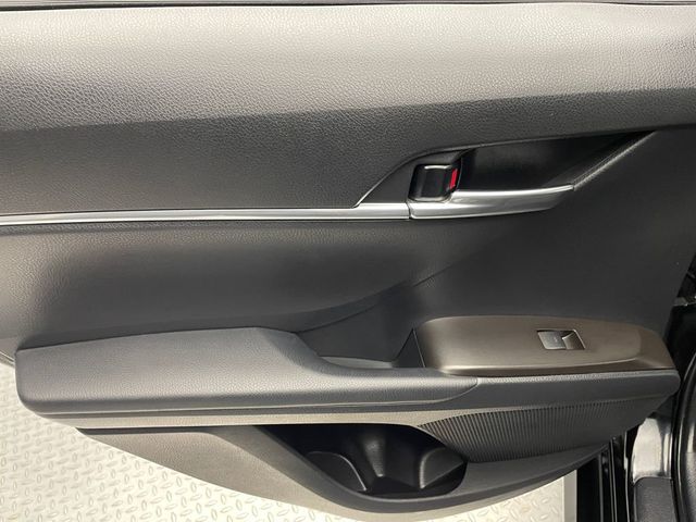 2021 Toyota Camry Hybrid LE CVT - 22942121 - 32