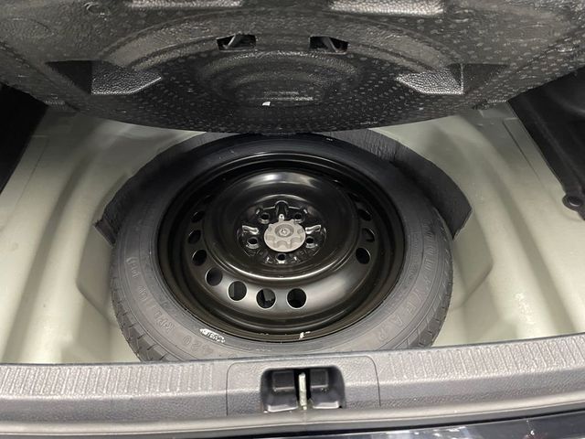 2021 Toyota Camry Hybrid LE CVT - 22942121 - 40