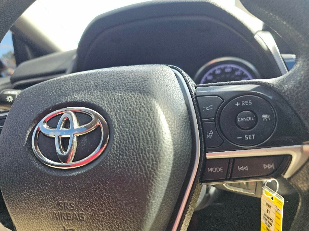 2021 Toyota Camry LE Automatic - 22932716 - 23
