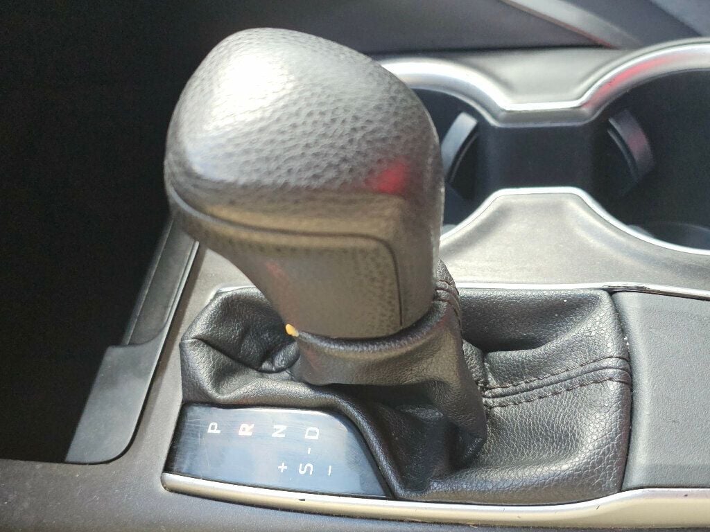 2021 Toyota Camry LE Automatic - 22932716 - 25