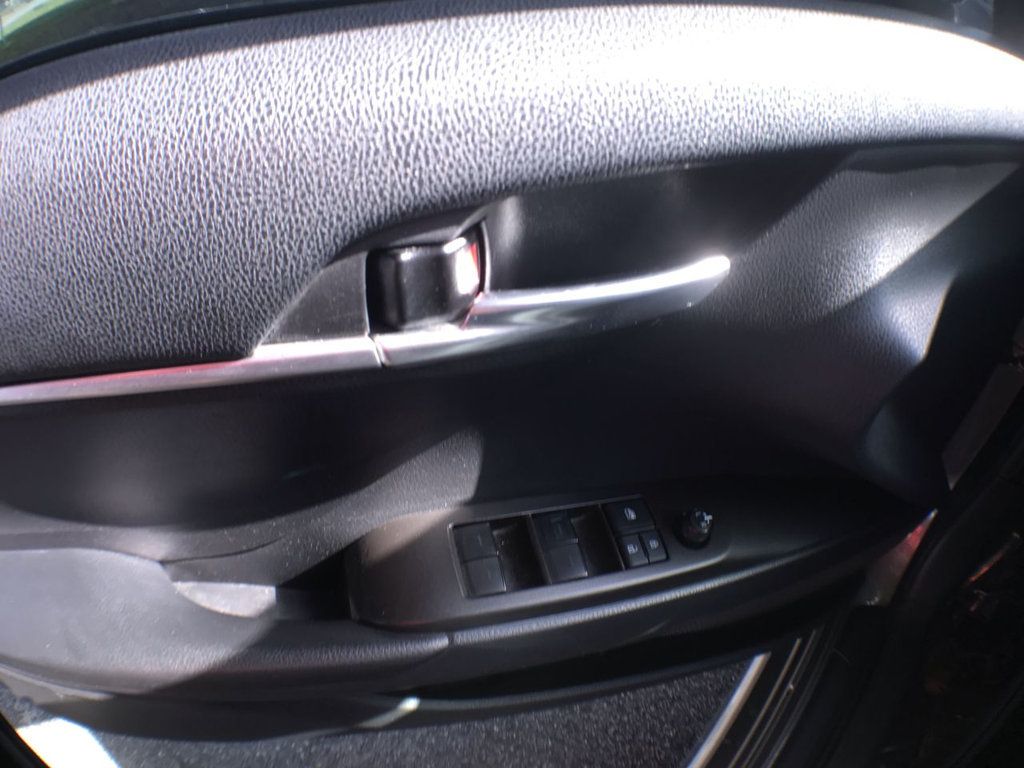 2021 Toyota Camry SE photo 12