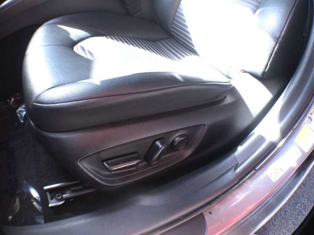 2021 Toyota Camry SE photo 13