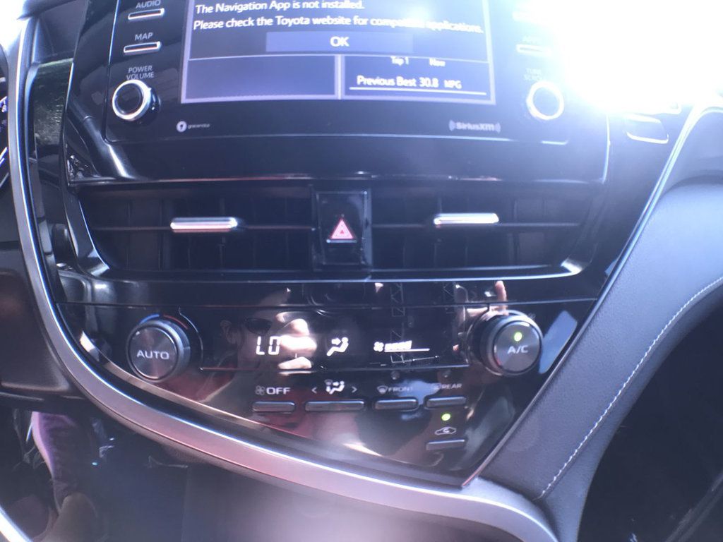 2021 Toyota Camry SE photo 18