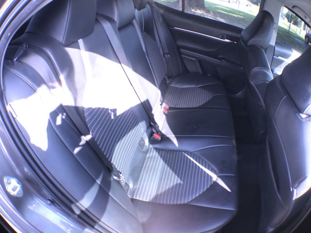 2021 Toyota Camry SE photo 19