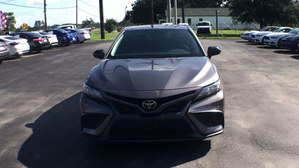 2021 Toyota Camry SE photo 3