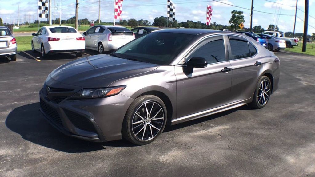 2021 Toyota Camry SE photo 4