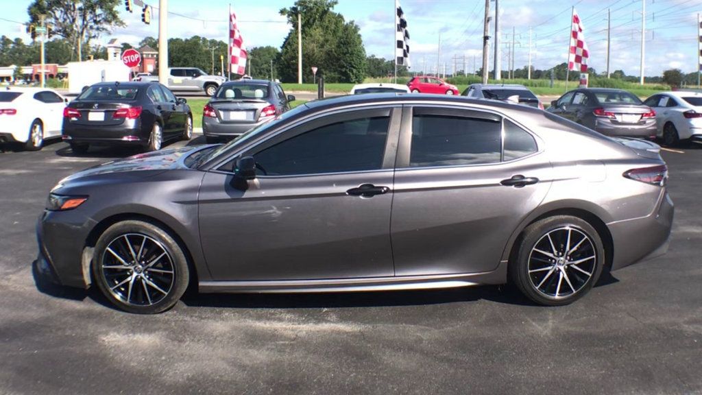 2021 Toyota Camry SE photo 5