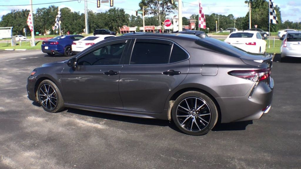 2021 Toyota Camry SE photo 6