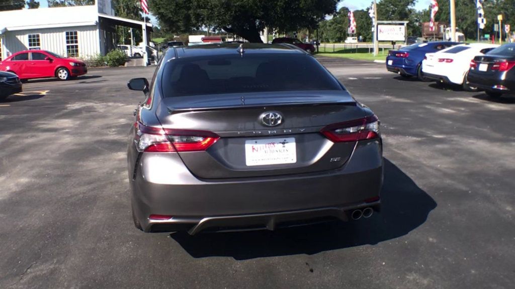 2021 Toyota Camry SE photo 7
