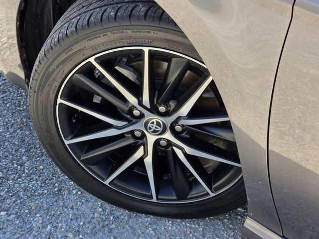 2021 Toyota Camry SE - 22920493 - 26