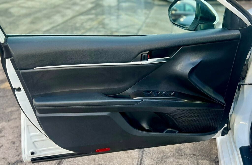 2021 Toyota Camry SE - 22979467 - 10